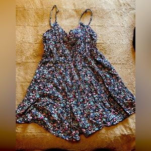 Cute Romper, floral print, stretchable band at the waist, adjustable straps